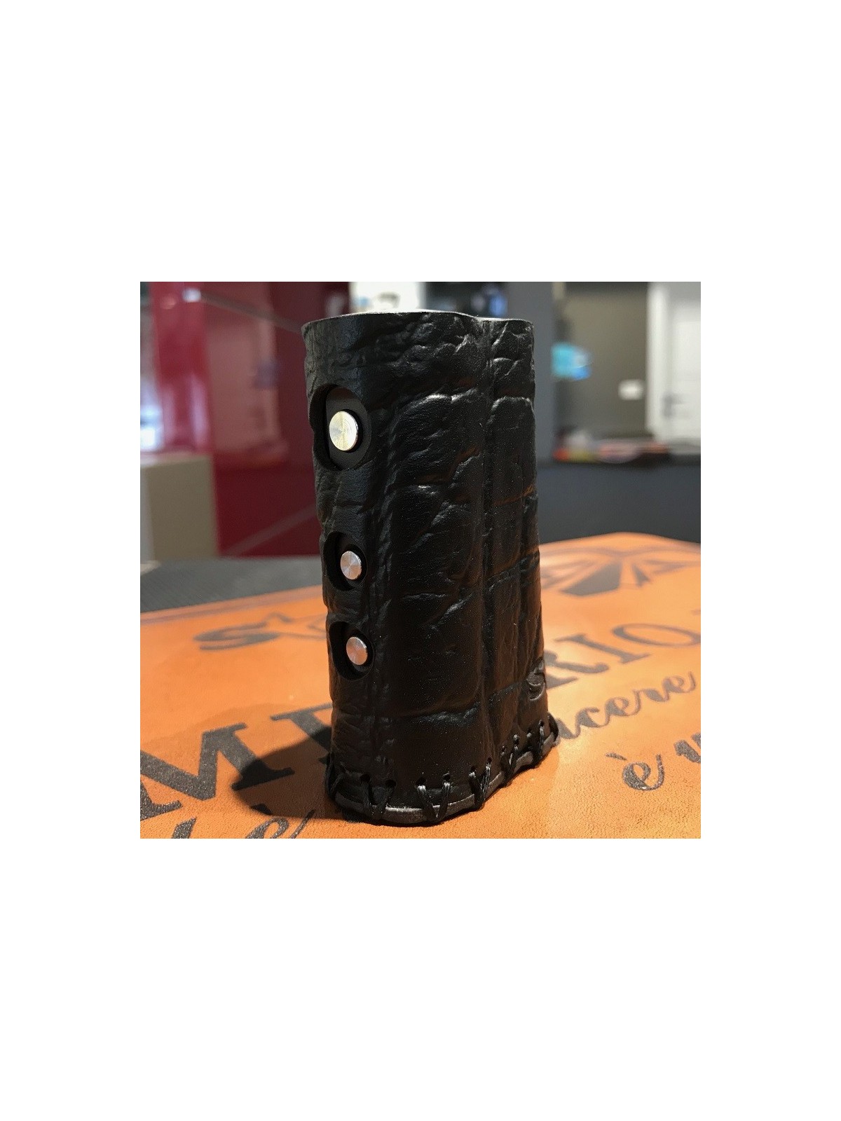 Dicodes - Dani Box Mini 80W LEATHER COVER von Cover for Vapers - ELEPHANT